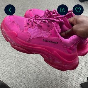 Balenciagas Triple S size 42/ Size 9 USA